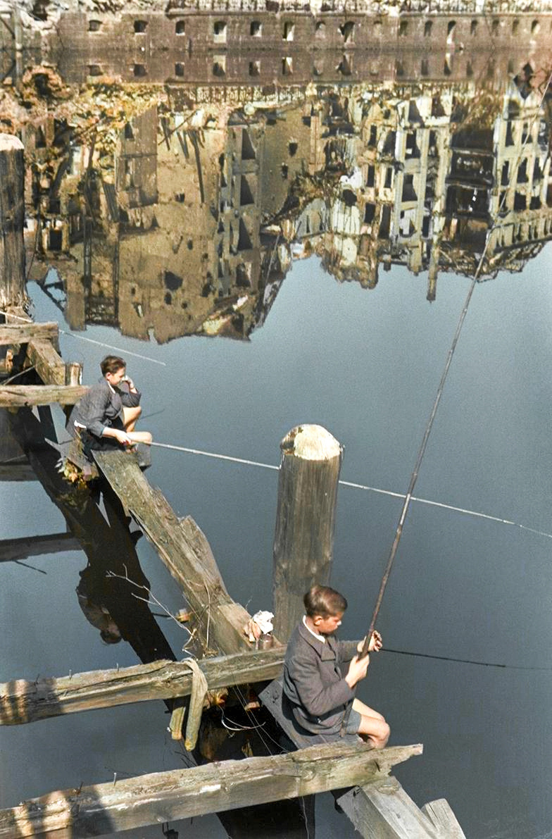 Fragments of History: Interesting and Rare Retro Photos of Europe. 20 Colorized Photos of the 20th Century. Part VII - My, Historical photo, Old photo, France, Norway, Sweden, Germany, Netherlands (Holland), Spain, Italy, 20th century, Colorization, Longpost