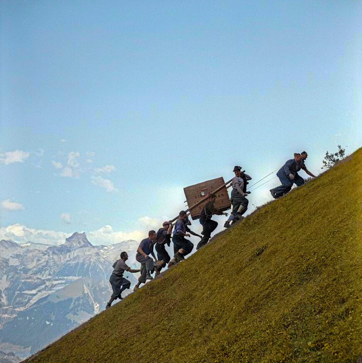 Fragments of History: Interesting and Rare Retro Photos of Europe. 20 Colorized Photos of the 20th Century. Part VII - My, Historical photo, Old photo, France, Norway, Sweden, Germany, Netherlands (Holland), Spain, Italy, 20th century, Colorization, Longpost