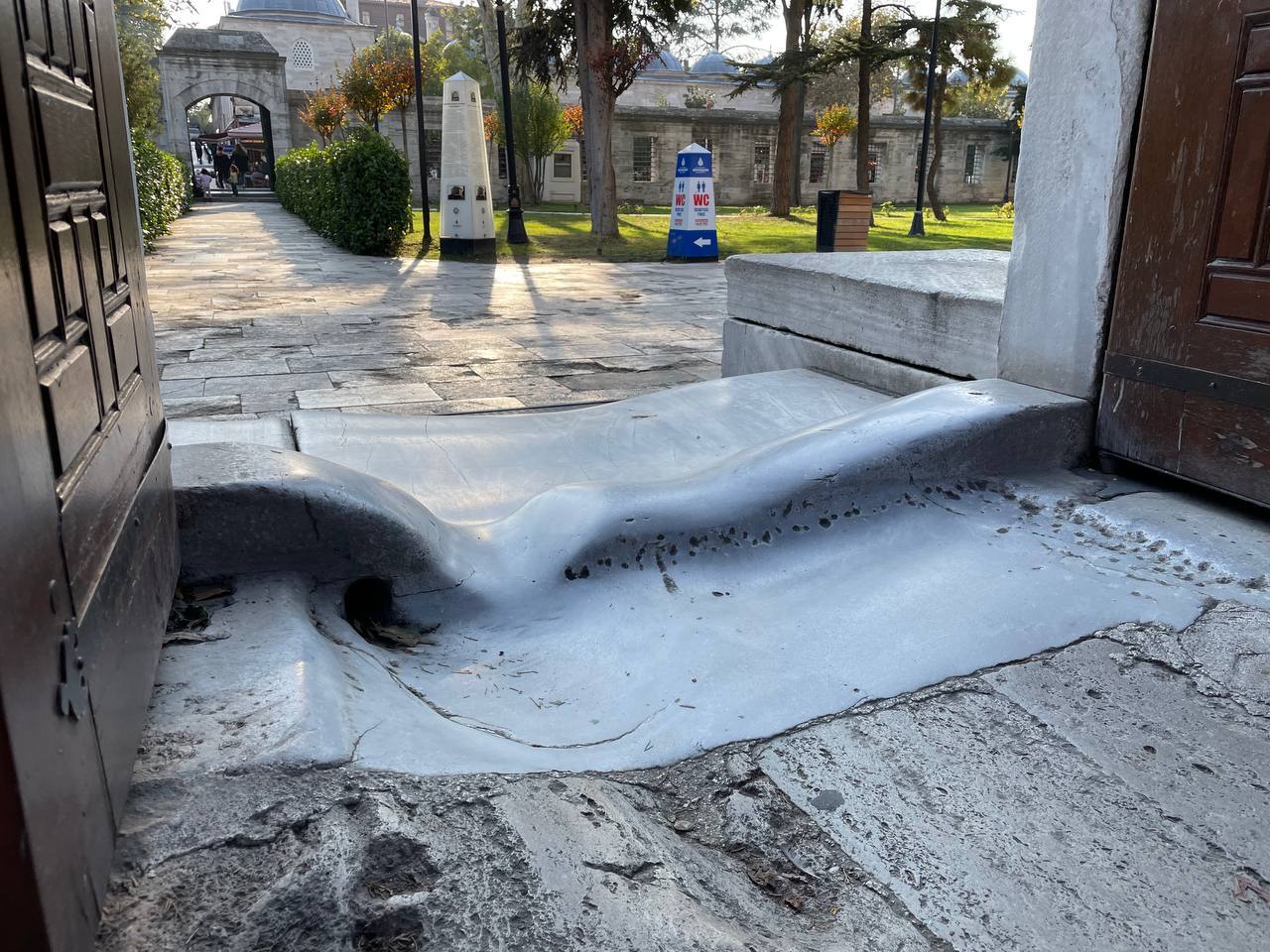 Water and people wear away stone! - My, Istanbul, Time, Design, Architecture, Turkey, Longpost