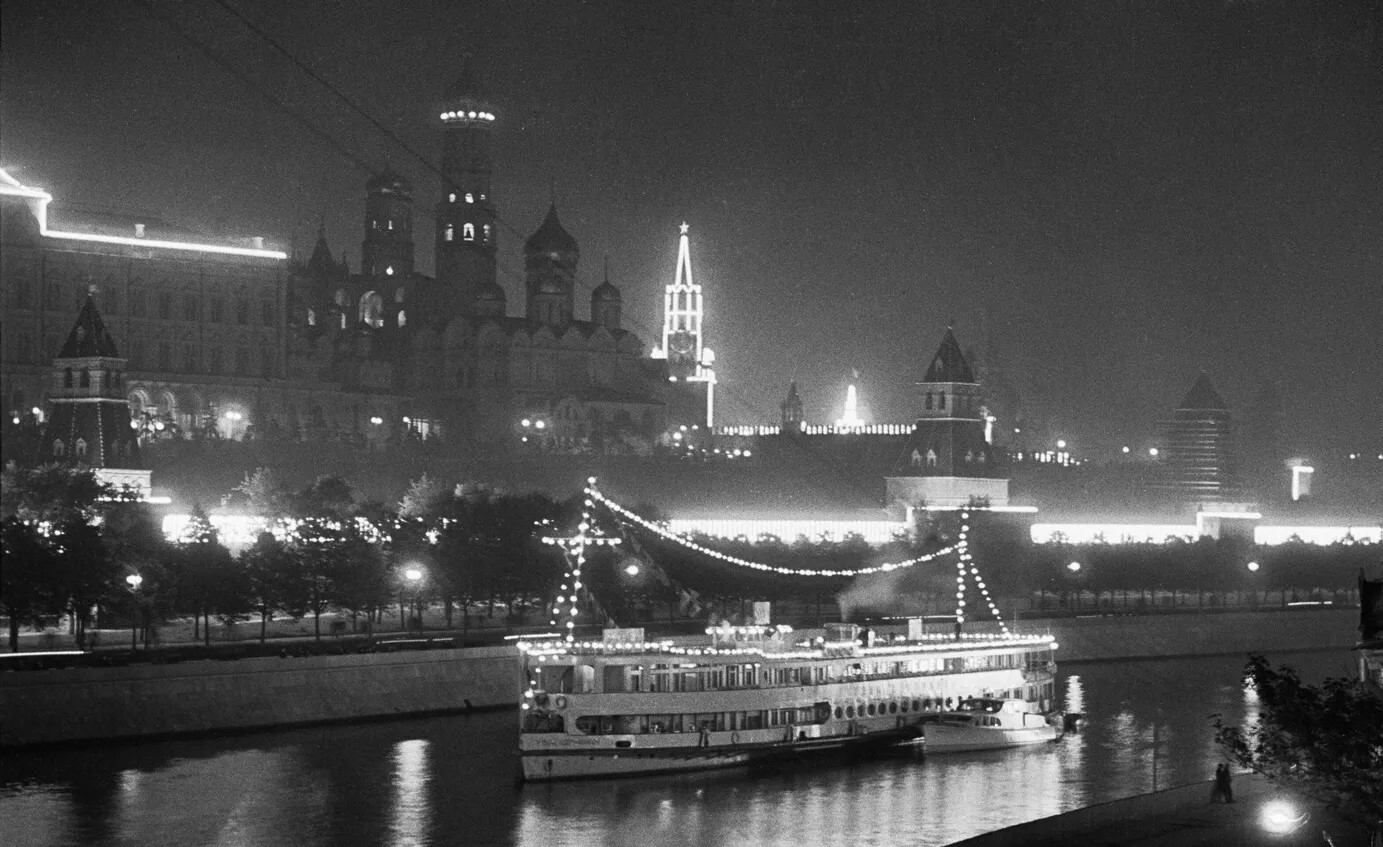 Forever young - the USSR, Moscow, История России, History, Firework, Made in USSR, Black and white photo, Old photo, Historical photo, Film, Telegram (link), Longpost