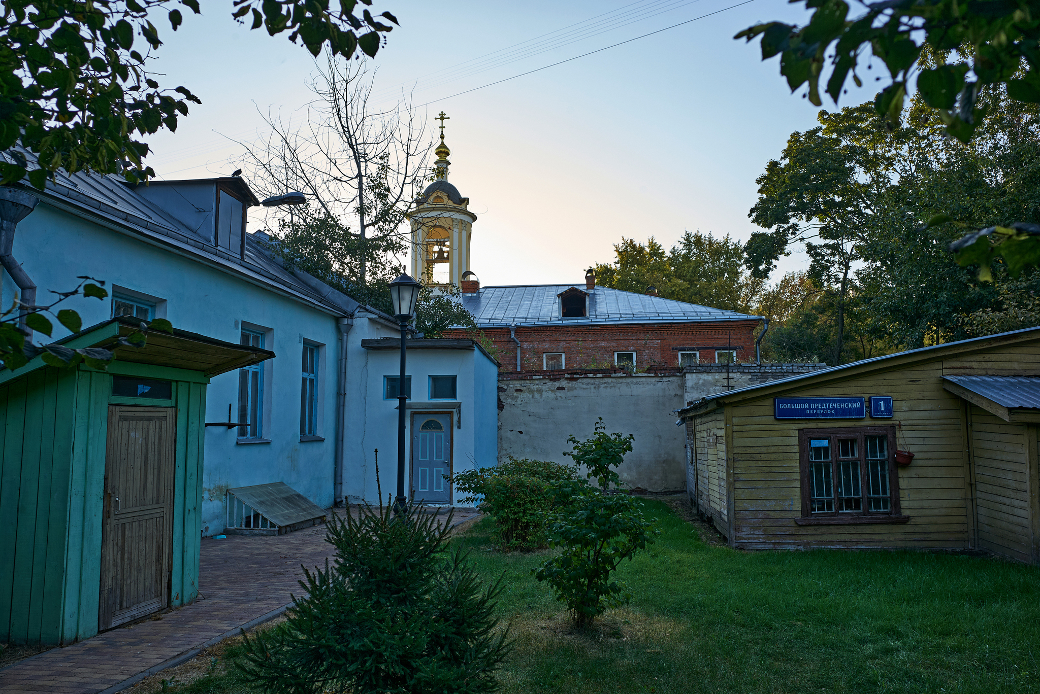 Early morning in Presnensky lanes - My, The photo, Street photography, Moscow, Krasnaya presnya, dawn, City walk, Longpost