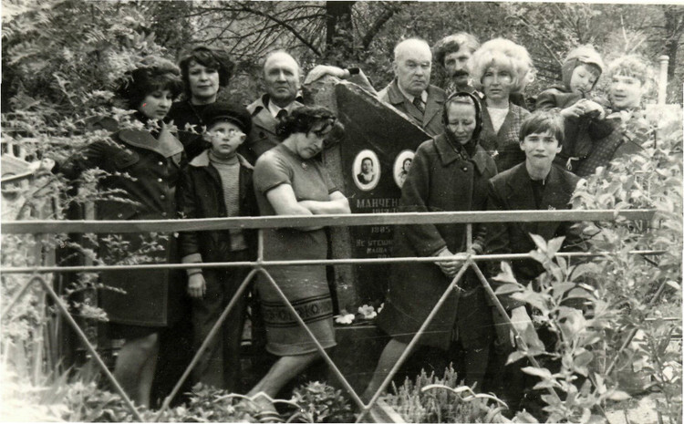 Funeral service at the cemetery, date unknown - the USSR, Black and white photo, Cemetery, Funeral, Old photo