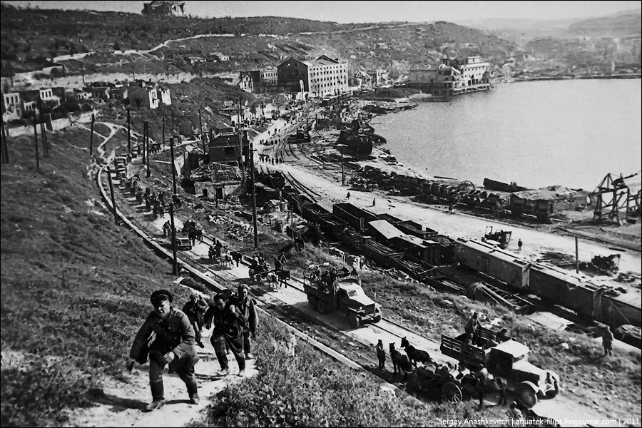 And life again: the beginning of the holiday season in Sevastopol - the USSR, The Great Patriotic War, Sevastopol, Crimea, Relaxation, Black Sea, Recovery, Destruction, Black and white photo, The photo, Old photo, Historical photo, Film, Victory, Winners, Telegram (link), Longpost