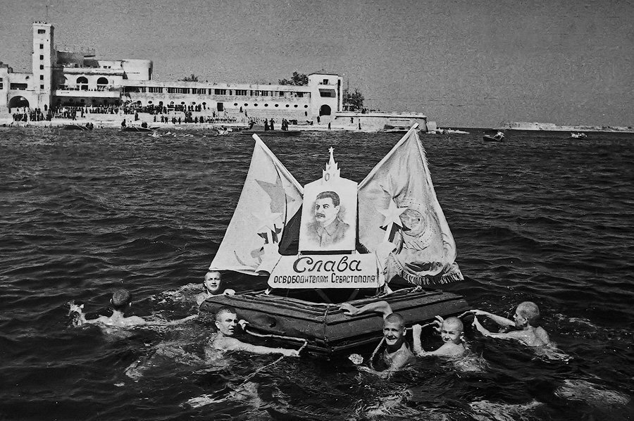 And life again: the beginning of the holiday season in Sevastopol - the USSR, The Great Patriotic War, Sevastopol, Crimea, Relaxation, Black Sea, Recovery, Destruction, Black and white photo, The photo, Old photo, Historical photo, Film, Victory, Winners, Telegram (link), Longpost