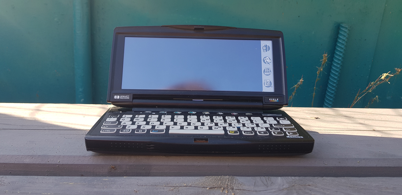 How I bought an electronic translator for 1,000 rubles and turned it into a mini-netbook on ARM - My, Survey, Гаджеты, Purchase, Translator, Organizer, Nishtyaki, Windows, Notebook, Netbooks, Programming, C ++, Video, Soundless, Longpost, Netbook