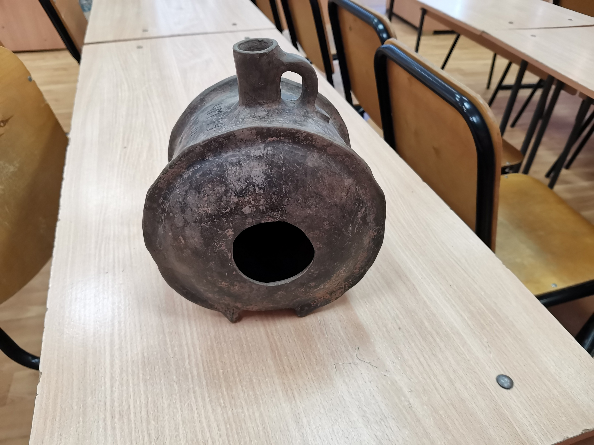 This strange vessel was found during excavations of the Chertovitsky burial ground in 1979 - My, Archeology, Nauchpop, Longpost