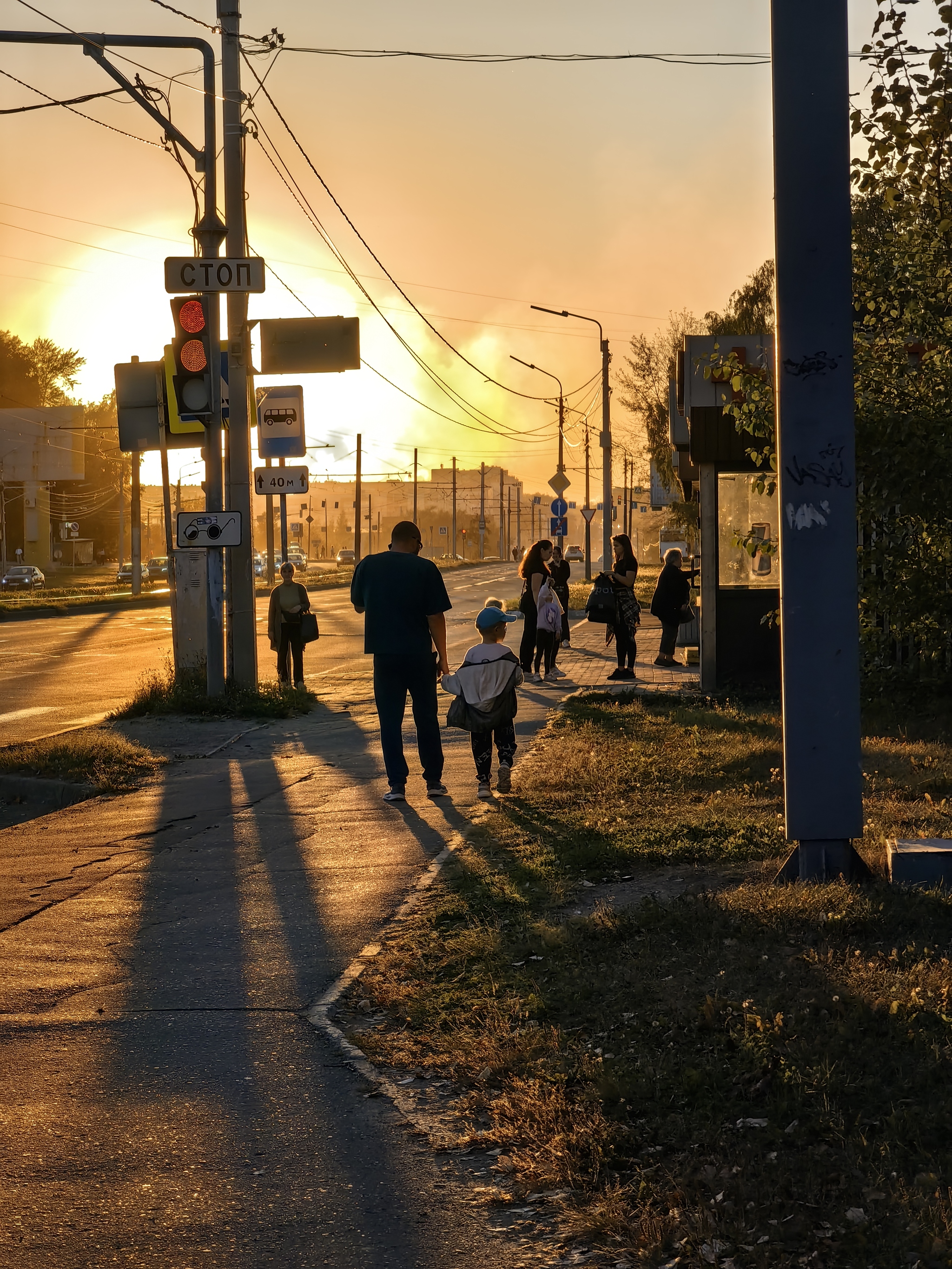 Evening walk with a little man - My, Sunset, Mobile photography, Traffic lights