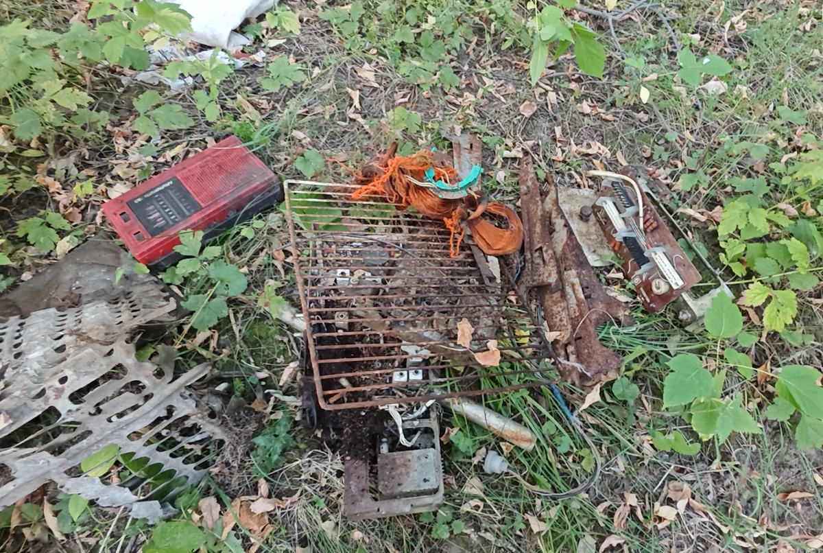 I came across some old foundations in the bushes and found a lot of interesting things there. - My, Find, Search, Abandoned, Longpost