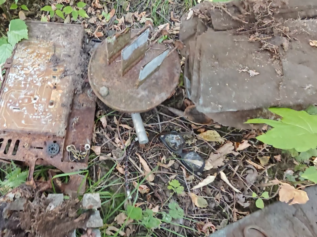 I came across some old foundations in the bushes and found a lot of interesting things there. - My, Find, Search, Abandoned, Longpost