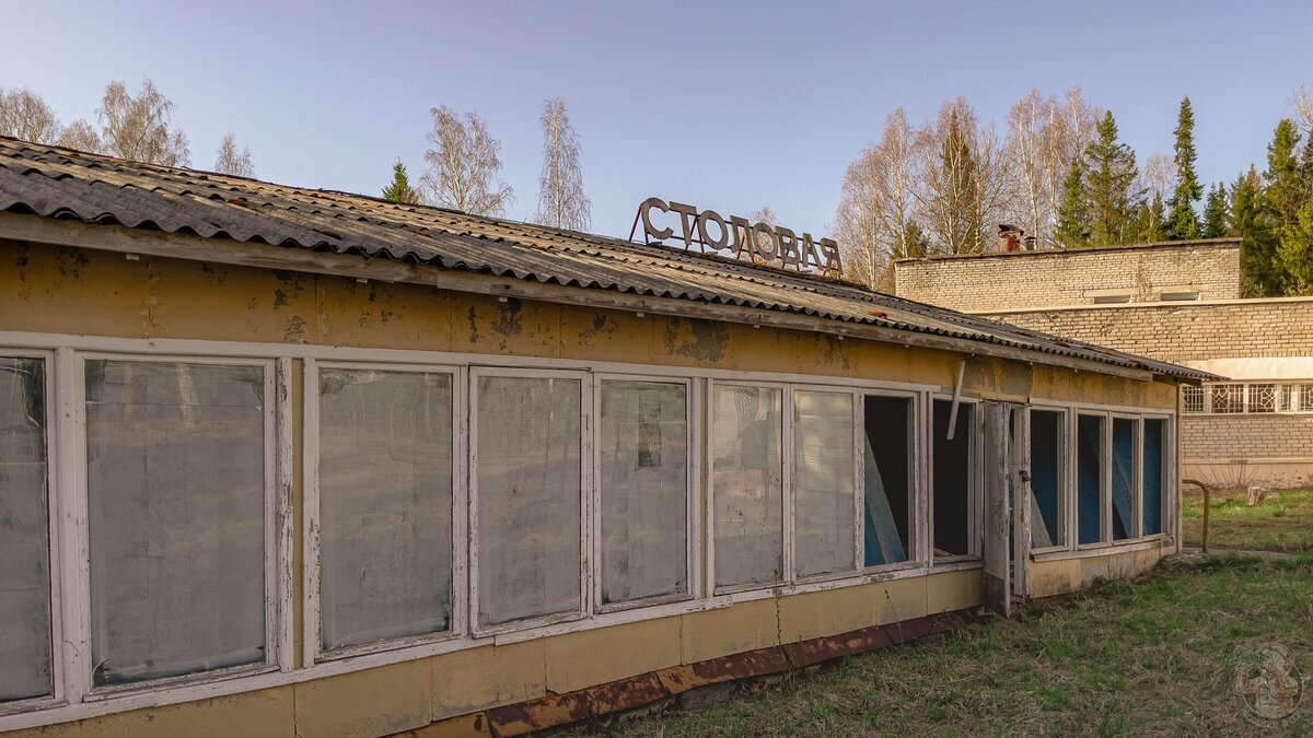 Forest treasure: on the banks of the Kama there are abandoned houses, a canteen, a cinema, a library, and not a soul around... - My, Abandoned, sights, Travels, Local history, Longpost