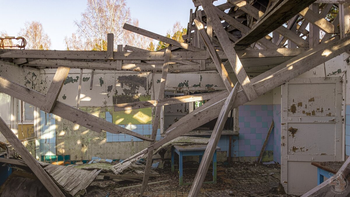 Forest treasure: on the banks of the Kama there are abandoned houses, a canteen, a cinema, a library, and not a soul around... - My, Abandoned, sights, Travels, Local history, Longpost