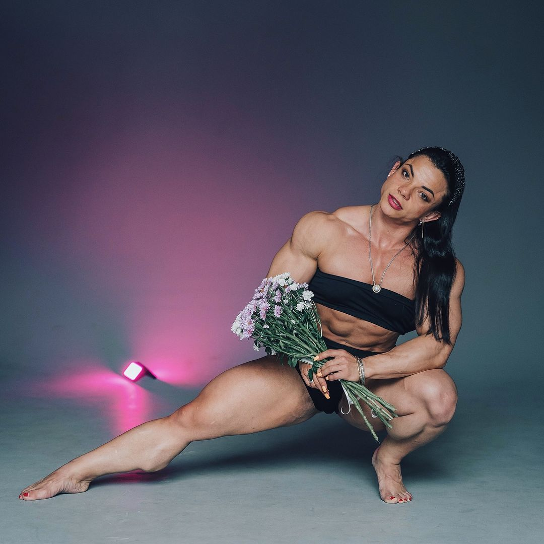 Nastya Leonova - Anastasia Leonova, Bodybuilders, Sports girls, Strong girl, Girls, Muscle, Body-building, The photo, Flowers, Video, Vertical video, Longpost