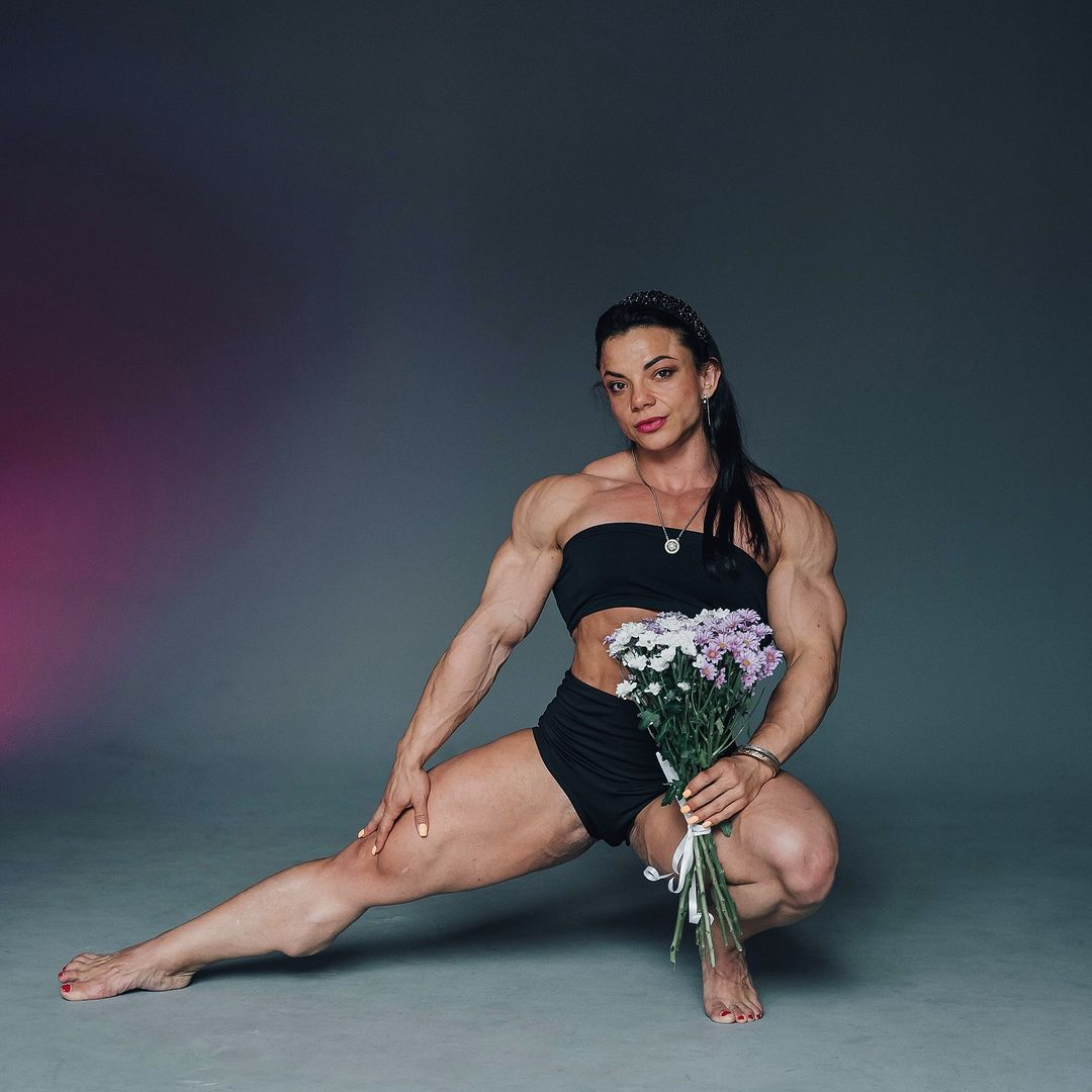 Nastya Leonova - Anastasia Leonova, Bodybuilders, Sports girls, Strong girl, Girls, Muscle, Body-building, The photo, Flowers, Video, Vertical video, Longpost