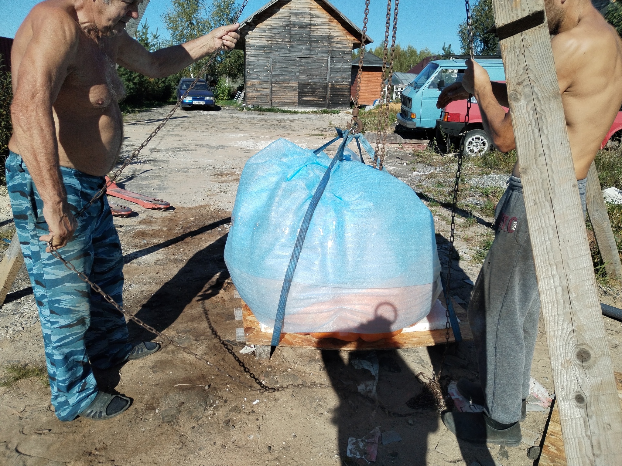 A giant pumpkin weighing 350 kg was sent to Kazakhstan. Video of loading - My, Garden, Pumpkin, Giant pumpkin, Giants, Gigantomania, Vegetables, Video, Video VK, Longpost