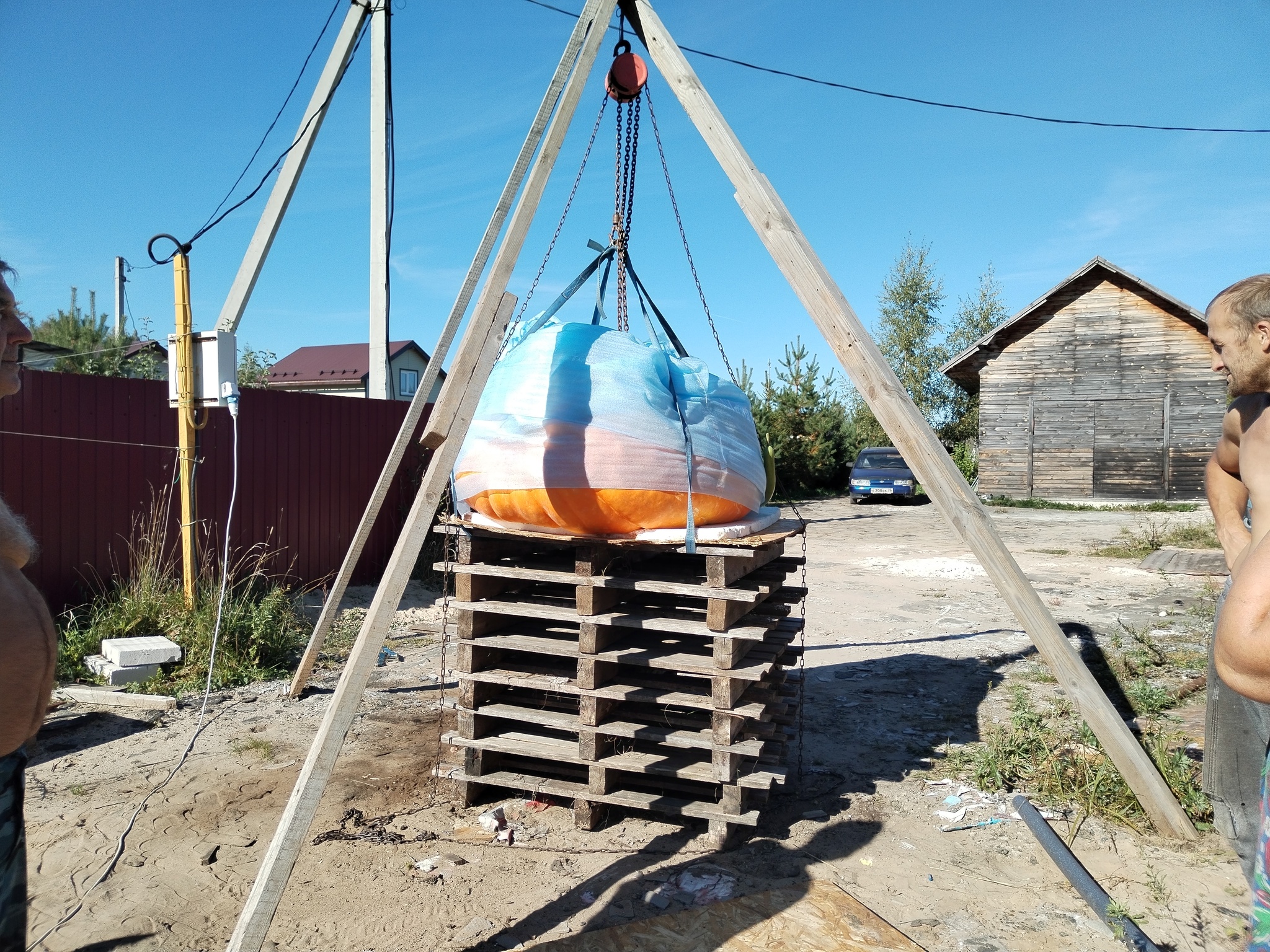 A giant pumpkin weighing 350 kg was sent to Kazakhstan. Video of loading - My, Garden, Pumpkin, Giant pumpkin, Giants, Gigantomania, Vegetables, Video, Video VK, Longpost