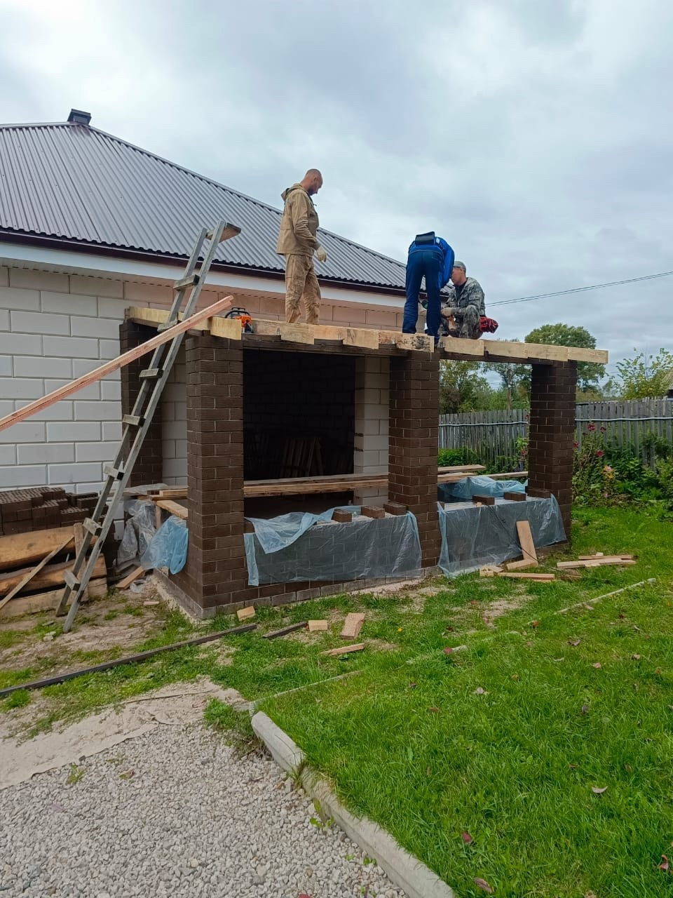 On one of our projects Turnkey House we started installing the roof - My, Building, All about private construction, Porch, Brigade, Builders, Home construction, Longpost