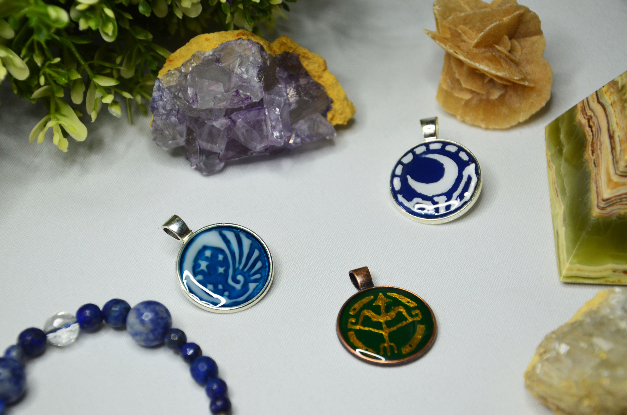 Pendants made of epoxy resin, acrylic paints and polymer clay | Perfect World | DIY - My, Decor, Design, Idea, Perfect world, Master Class, With your own hands, Epoxy resin, Polymer clay, Pendant, Suspension, Decoration, Games, Video game, Miniature, Painting, Furniture, Magic