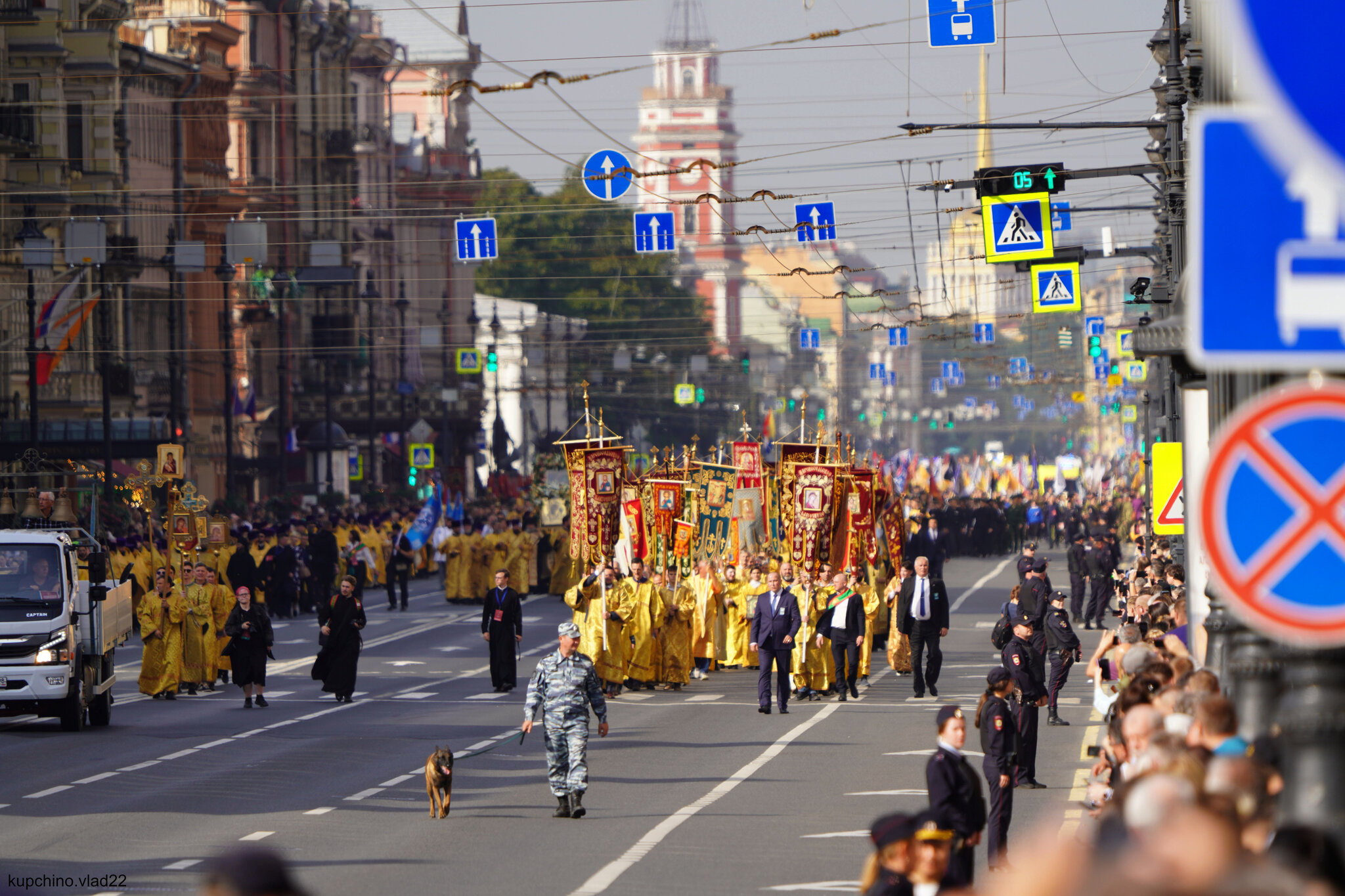 Religious procession along Nevsky Prospect, September 12, 2024 - My, The photo, Saint Petersburg, Nevsky Prospect, Procession, Longpost