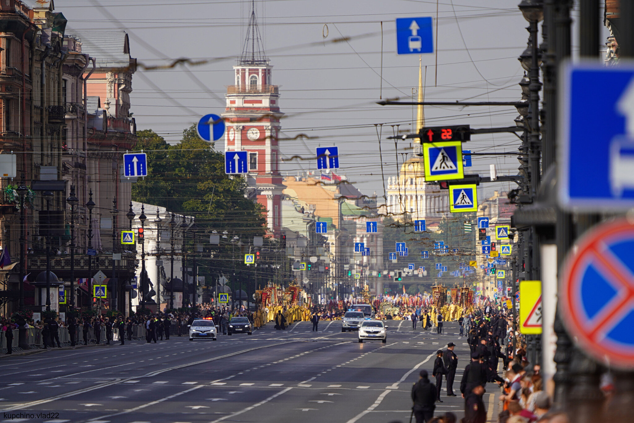 Religious procession along Nevsky Prospect, September 12, 2024 - My, The photo, Saint Petersburg, Nevsky Prospect, Procession, Longpost