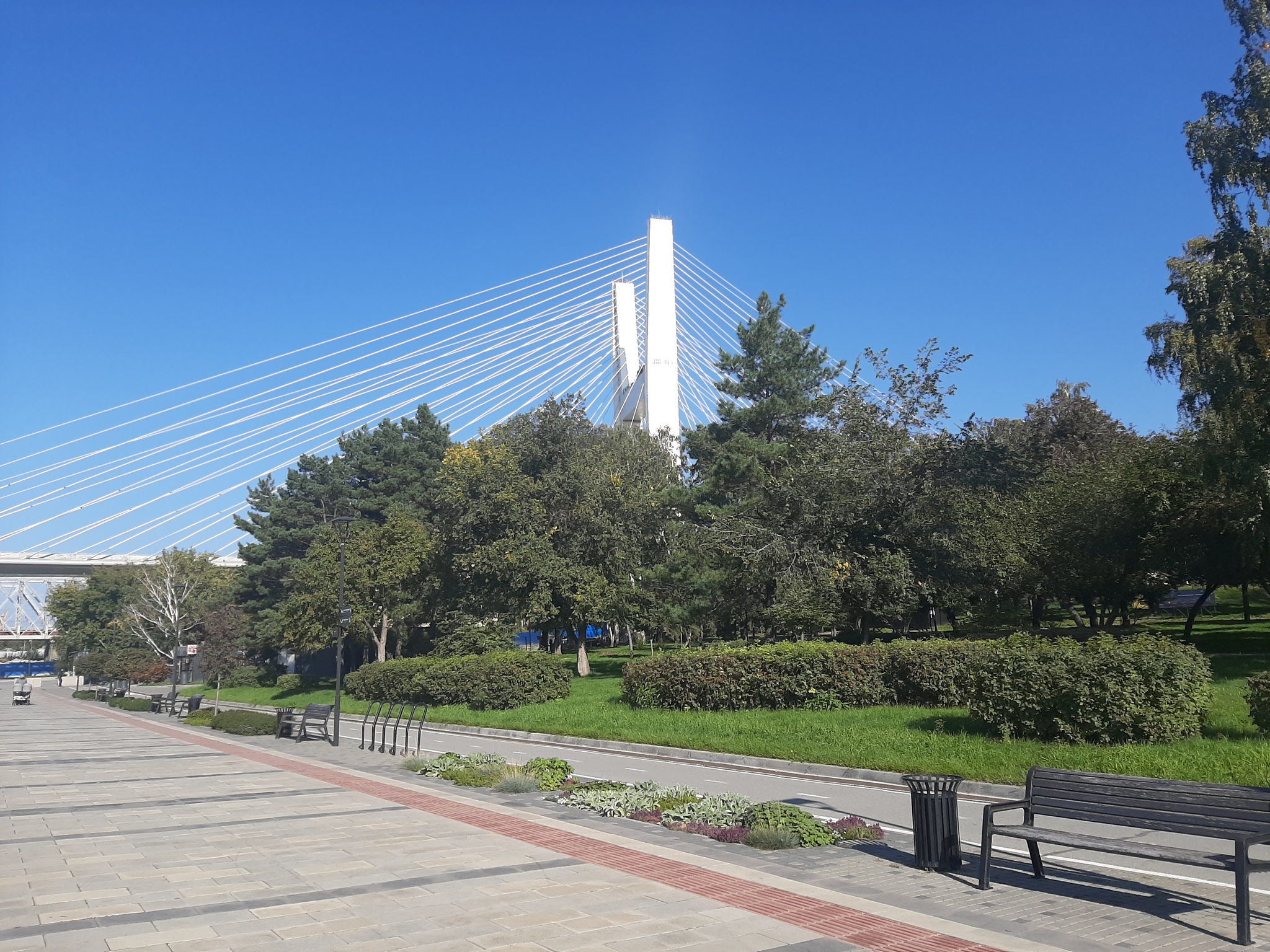 Saturday walk around Novosibirsk: Ob embankment, park and exhibition of captured equipment. Part 1 - My, Autumn, Novosibirsk, Embankment, Ob, Bridge, The park, Exhibition, Trophy, Military equipment, NATO, Tanks, Drone, Drone, Military establishment, Mobile photography, Longpost