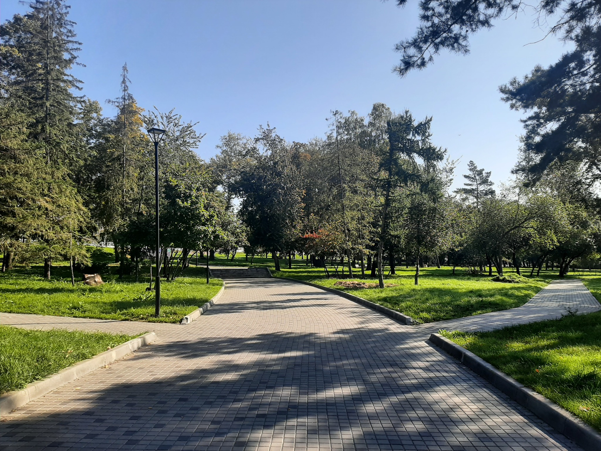 Saturday walk around Novosibirsk: Ob embankment, park and exhibition of captured equipment. Part 1 - My, Autumn, Novosibirsk, Embankment, Ob, Bridge, The park, Exhibition, Trophy, Military equipment, NATO, Tanks, Drone, Drone, Military establishment, Mobile photography, Longpost