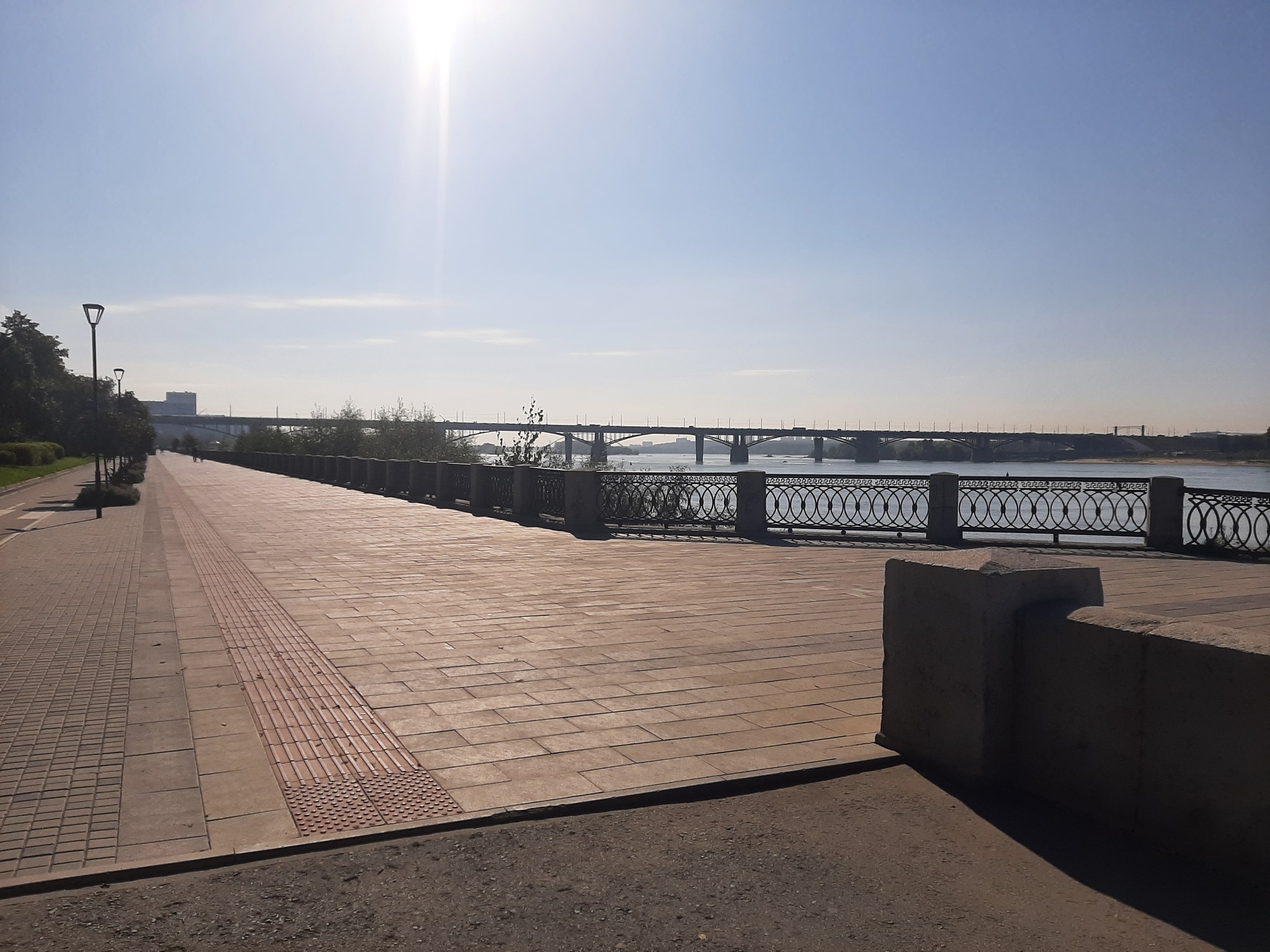 Saturday walk around Novosibirsk: Ob embankment, park and exhibition of captured equipment. Part 1 - My, Autumn, Novosibirsk, Embankment, Ob, Bridge, The park, Exhibition, Trophy, Military equipment, NATO, Tanks, Drone, Drone, Military establishment, Mobile photography, Longpost