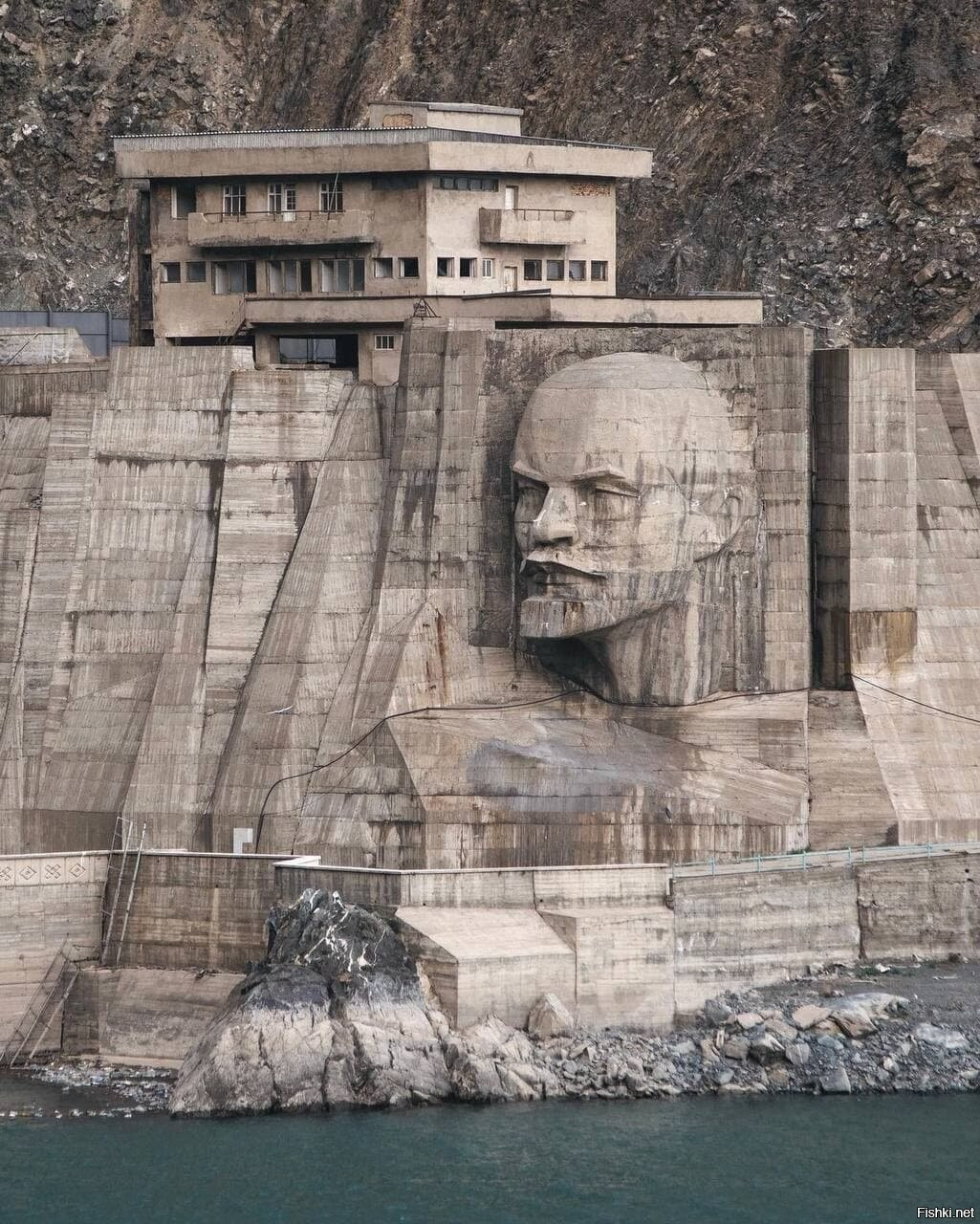 Giant head of Lenin - Dam, Kyrgyzstan, Lenin, Head, Livejournal, Longpost, Repeat