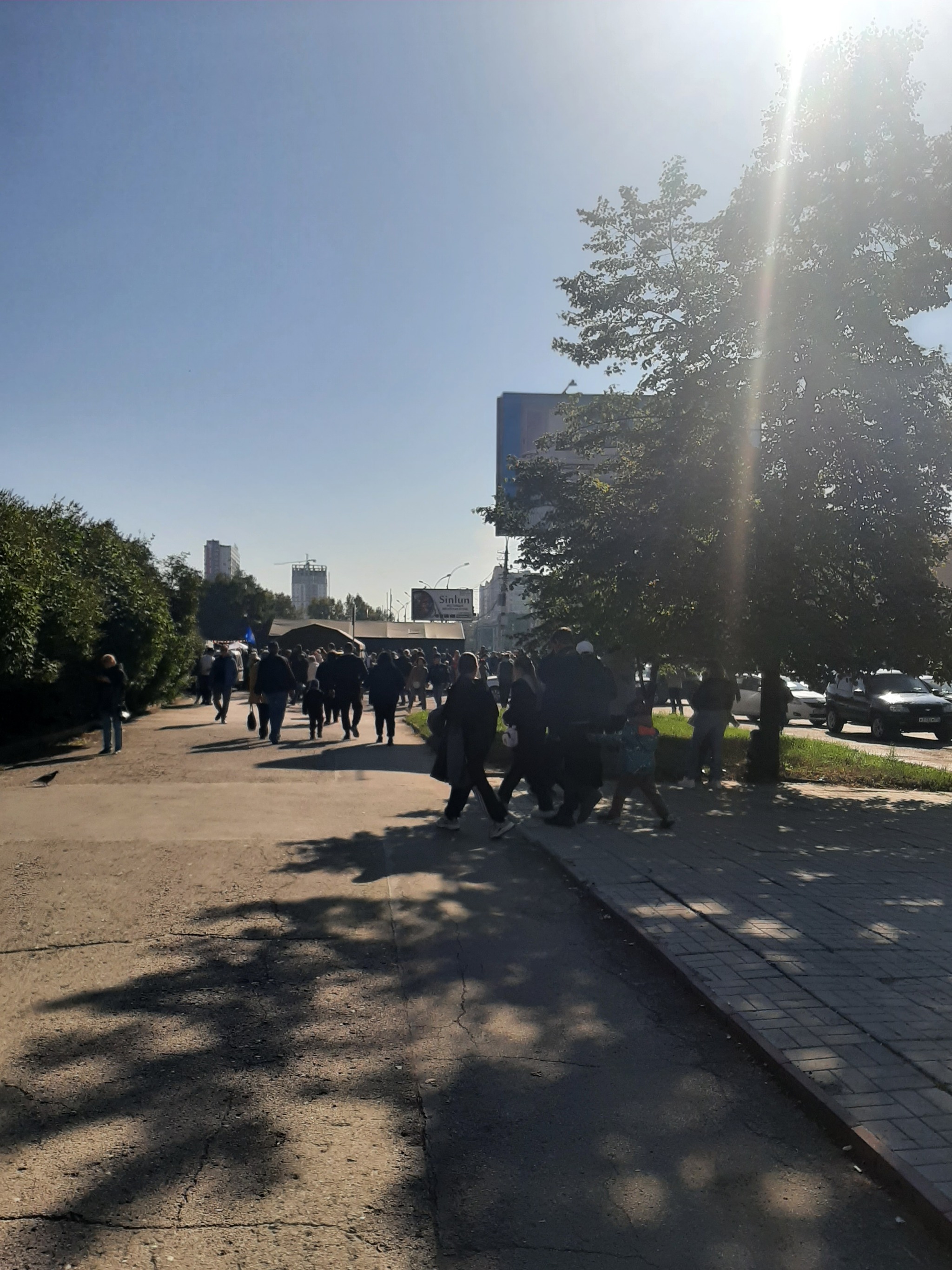 Saturday walk around Novosibirsk: Ob embankment, park and exhibition of captured equipment. Part 1 - My, Autumn, Novosibirsk, Embankment, Ob, Bridge, The park, Exhibition, Trophy, Military equipment, NATO, Tanks, Drone, Drone, Military establishment, Mobile photography, Longpost