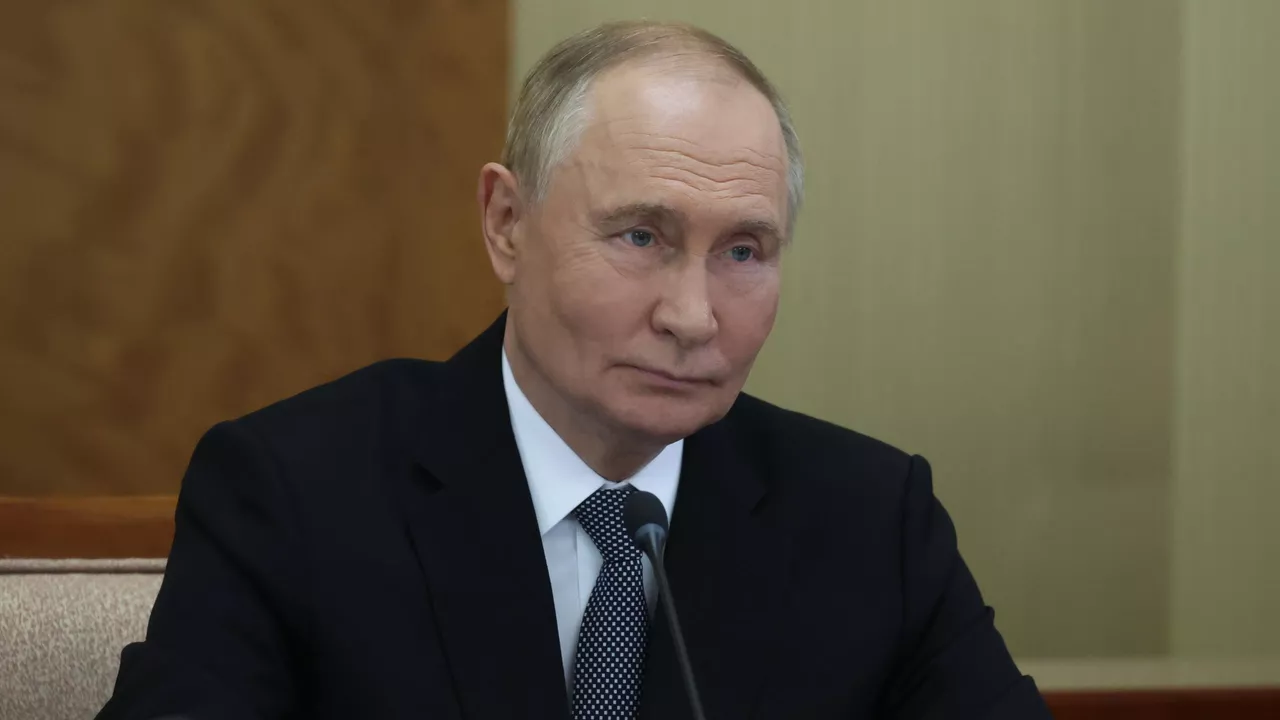 Putin noted the contribution of Dagestan residents to repelling terrorist aggression in 1999 - news, Politics, Russia, Dagestan, Vladimir Putin, История России, North Caucasus, Military establishment, Heroism, Террористы, Victory, Society, Риа Новости, Congratulation