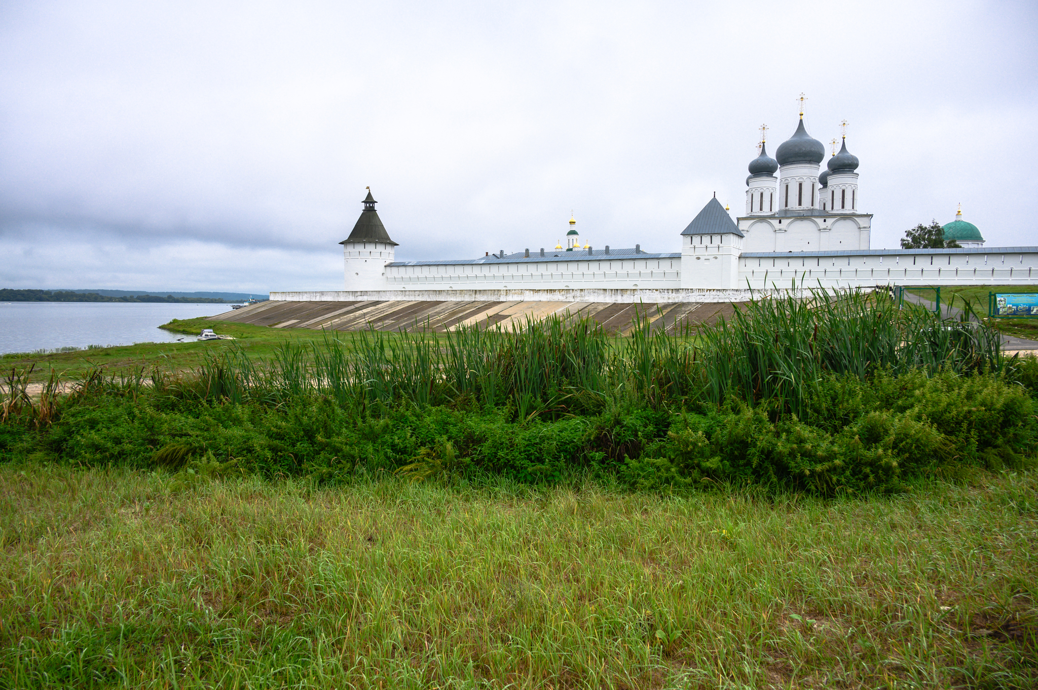 Trinity Makaryevsky Zheltovodsky Monastery on an August day - My, Monastery, Travel across Russia, Nizhny Novgorod Region, Longpost