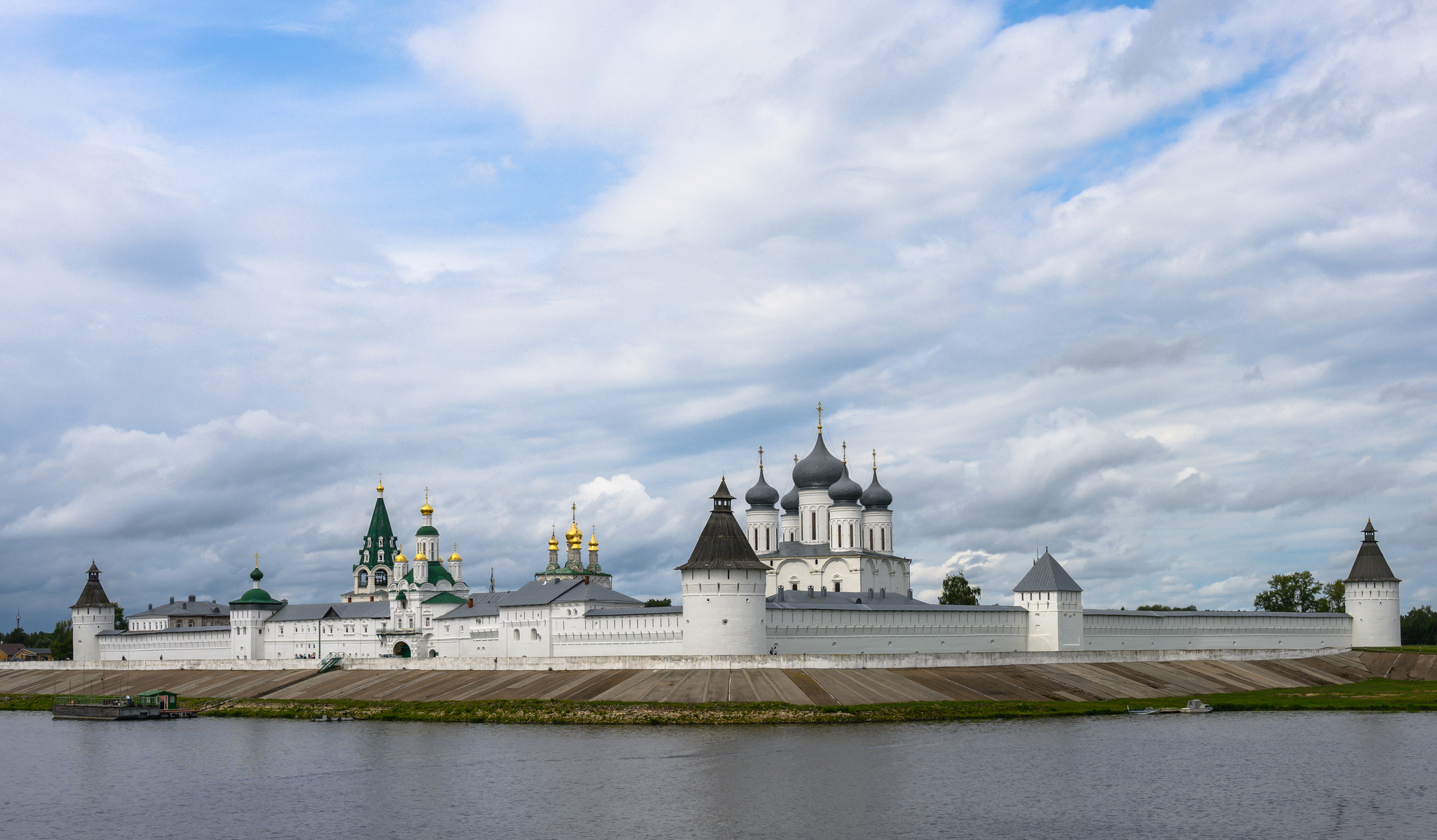 Trinity Makaryevsky Zheltovodsky Monastery on an August day - My, Monastery, Travel across Russia, Nizhny Novgorod Region, Longpost