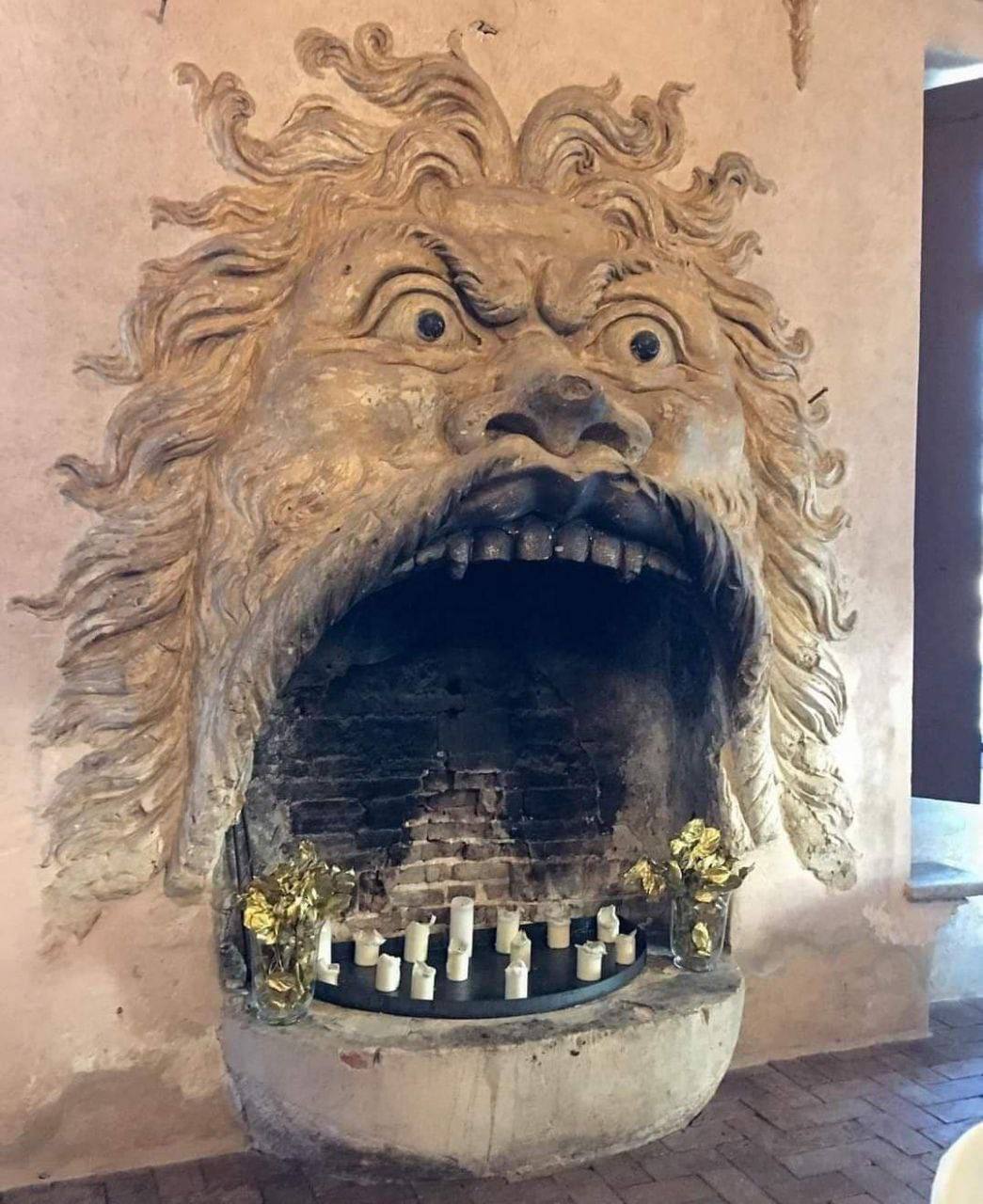 Let's yell together - The photo, Humor, Fireplace, Italy, Or, a lion, Verona, Suffering middle ages, Longpost