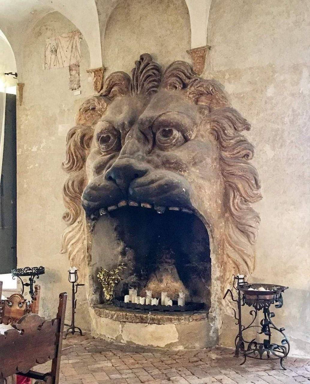 Let's yell together - The photo, Humor, Fireplace, Italy, Or, a lion, Verona, Suffering middle ages, Longpost