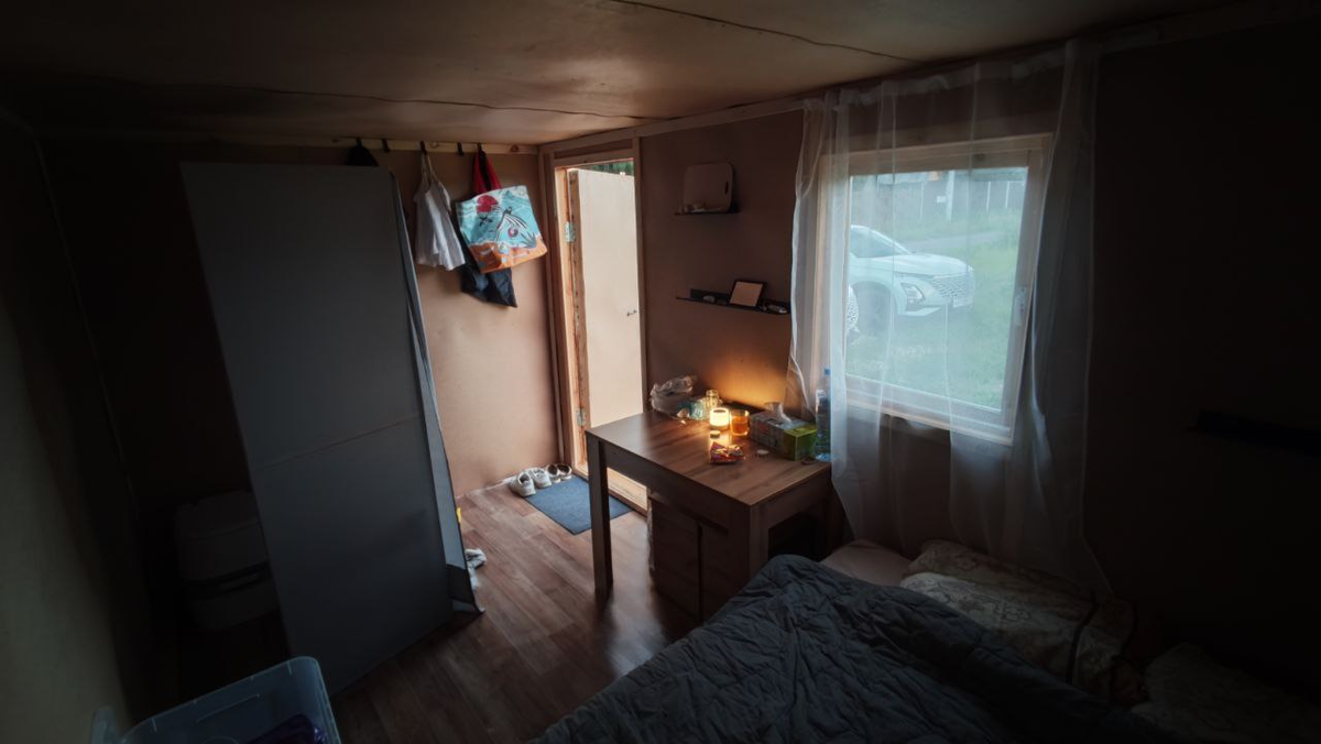 Can you live in a trailer? Two girls, two different approaches. Which one is closer to you? - My, Dacha, Life stories, Neighbours, Cabin, Longpost