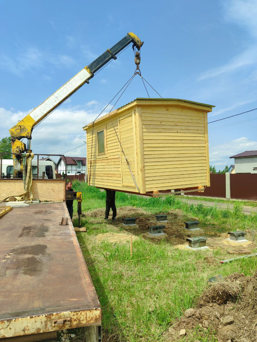 Can you live in a trailer? Two girls, two different approaches. Which one is closer to you? - My, Dacha, Life stories, Neighbours, Cabin, Longpost