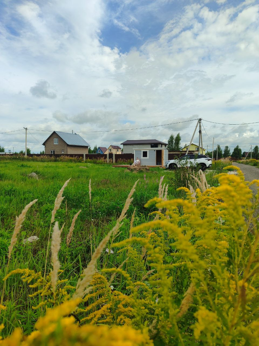 Can you live in a trailer? Two girls, two different approaches. Which one is closer to you? - My, Dacha, Life stories, Neighbours, Cabin, Longpost