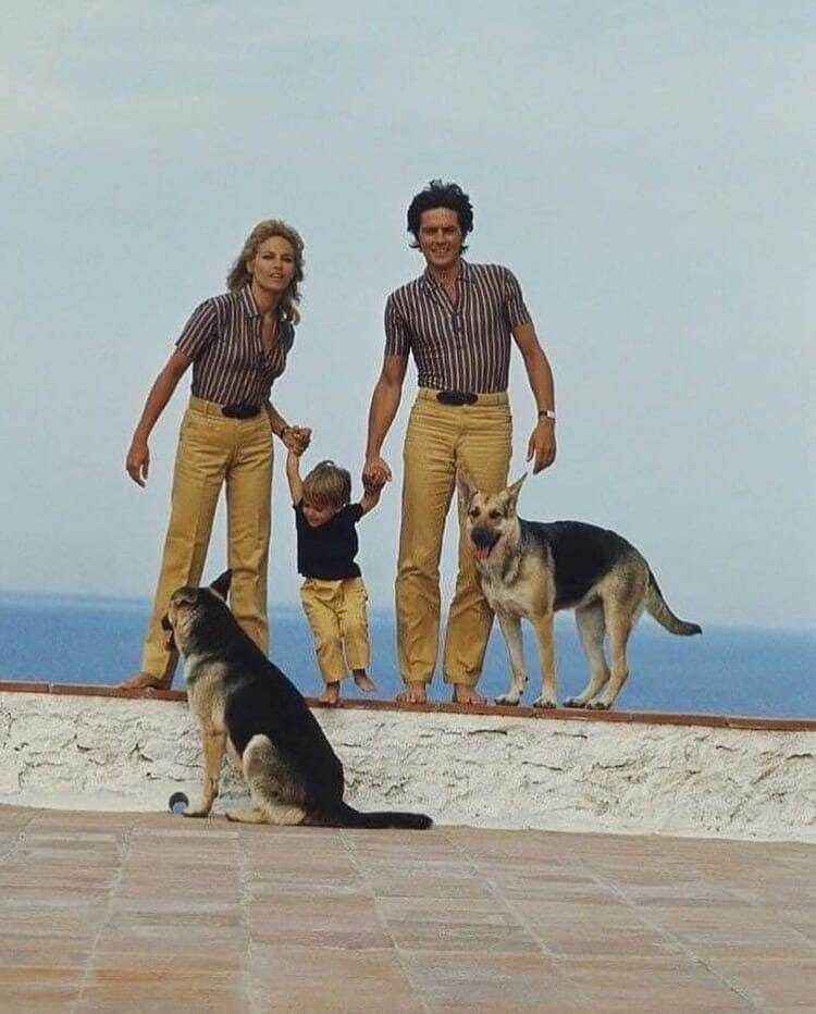 Allen Delon on holiday with his family. Saint-Tropez, 1966 - The photo, Alain Delon, Actors and actresses, France, Saint-Tropez, 1966, Longpost