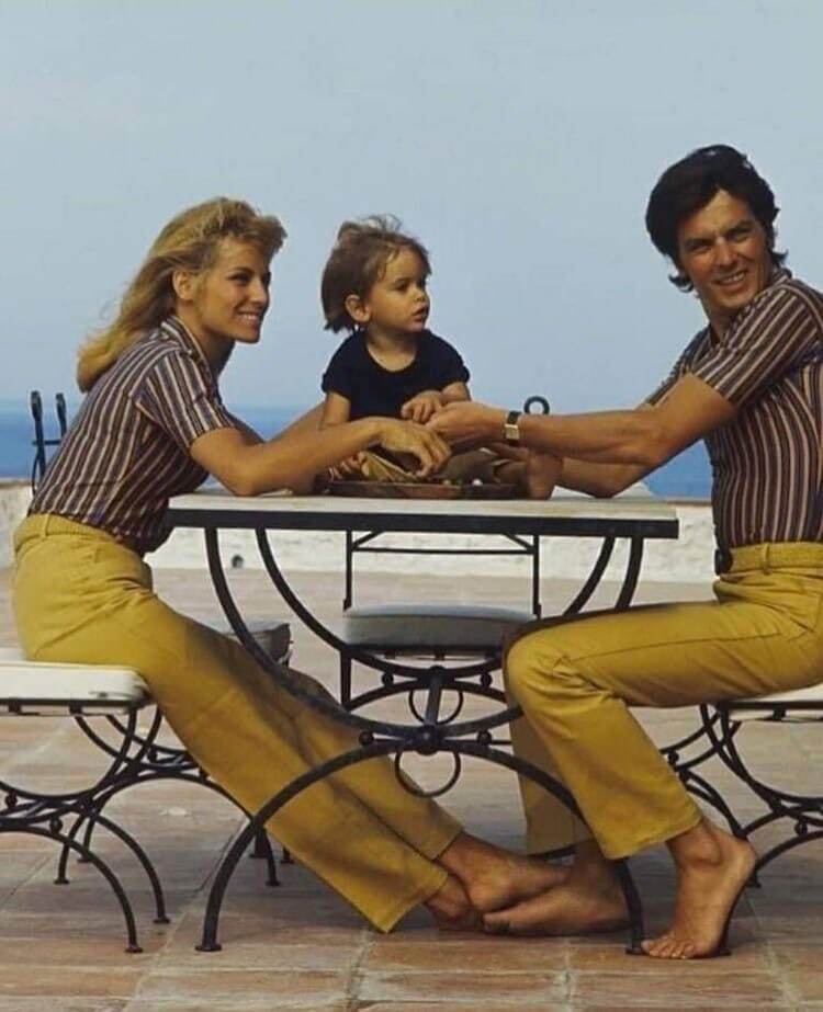 Allen Delon on holiday with his family. Saint-Tropez, 1966 - The photo, Alain Delon, Actors and actresses, France, Saint-Tropez, 1966, Longpost