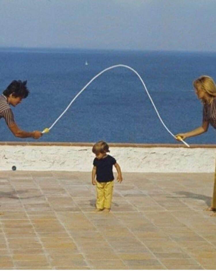 Allen Delon on holiday with his family. Saint-Tropez, 1966 - The photo, Alain Delon, Actors and actresses, France, Saint-Tropez, 1966, Longpost