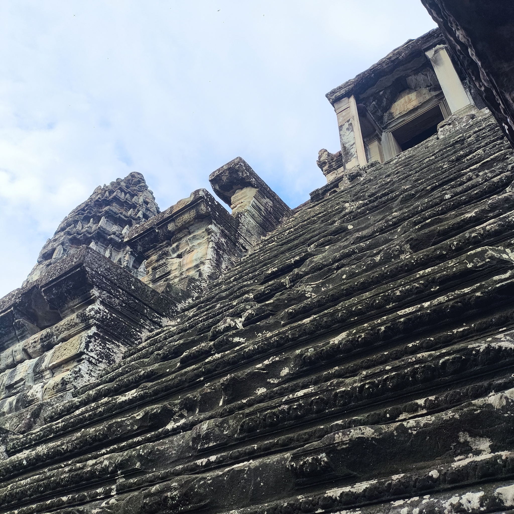 Diary of a trip to Melanesia. Cambodia. Day 88. The Great Angkor, or how we made the monkeys yawn - My, Travels, Life stories, Around the world, Drive, Cambodia, Unusual, Empire, Informative, Туристы, Tourism, Angkor Wat, Video, Vertical video, Longpost