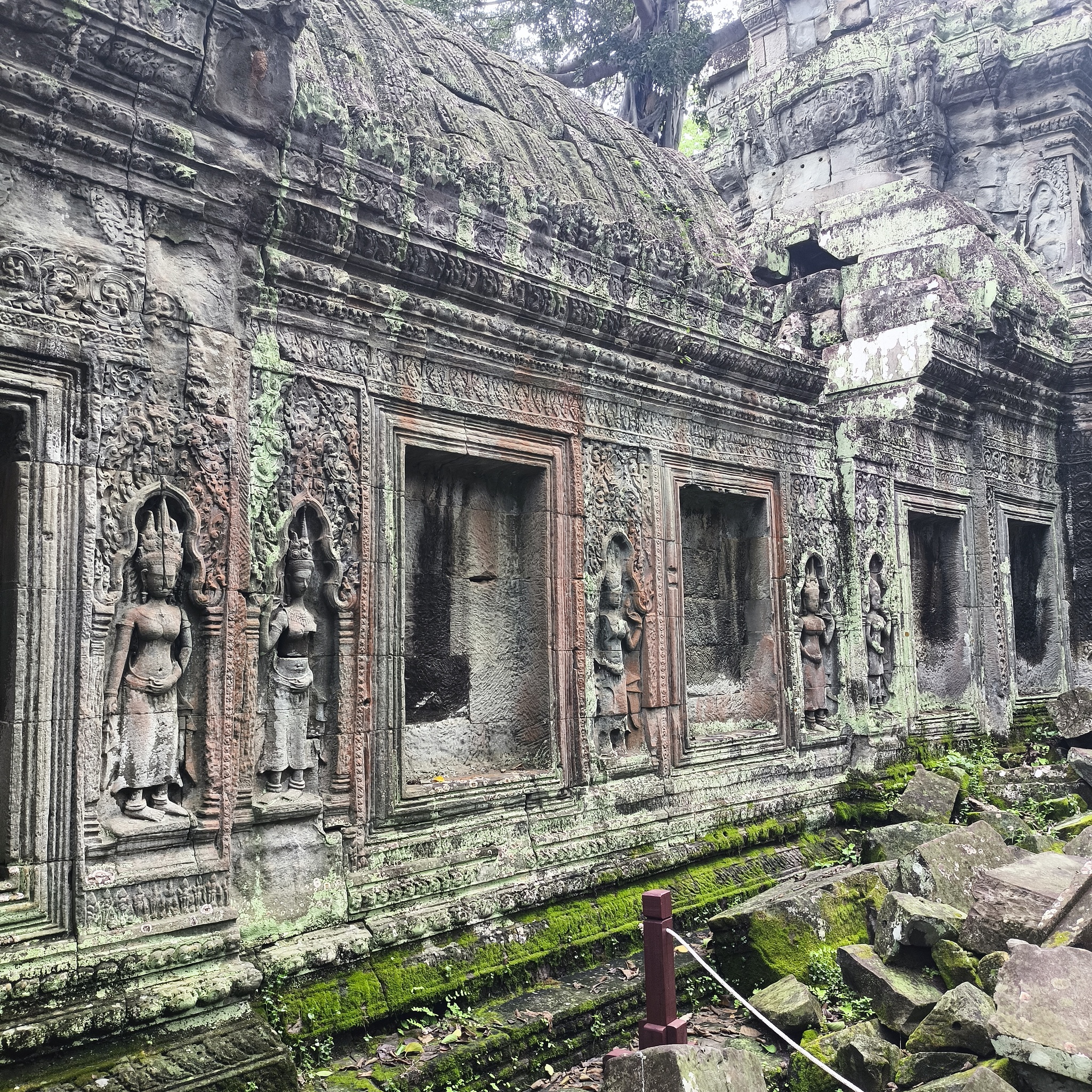 Diary of a trip to Melanesia. Cambodia. Day 88. The Great Angkor, or how we made the monkeys yawn - My, Travels, Life stories, Around the world, Drive, Cambodia, Unusual, Empire, Informative, Туристы, Tourism, Angkor Wat, Video, Vertical video, Longpost