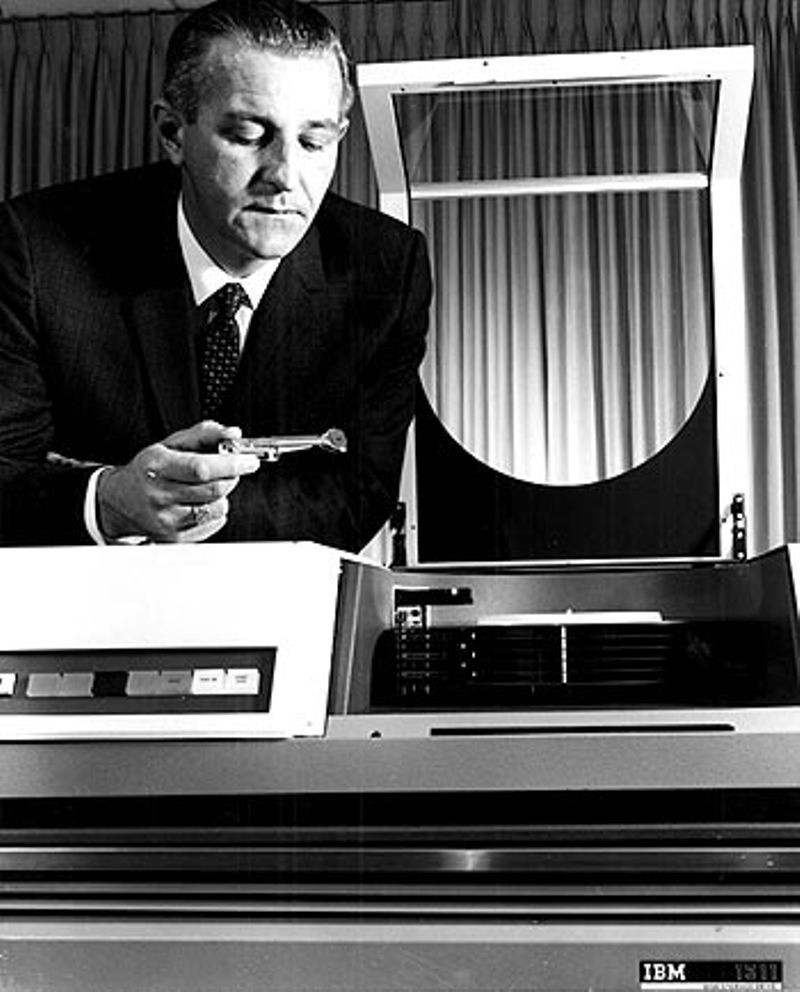 1962: Disk packs provide portability and safety - Technologies, IT, Rarity, Computer, Old pc, Computer hardware, History, Engineer, HDD, Electronics, Ibm, Inventions, Longpost