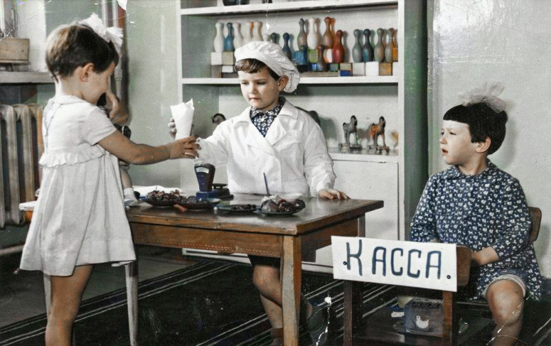 A selection of simple and stunning photographs from the USSR era. 20 colorized photographs, Part IX - My, Old photo, Historical photo, the USSR, Made in USSR, Childhood in the USSR, Colorization, 70th, 60th, 80-е, Longpost