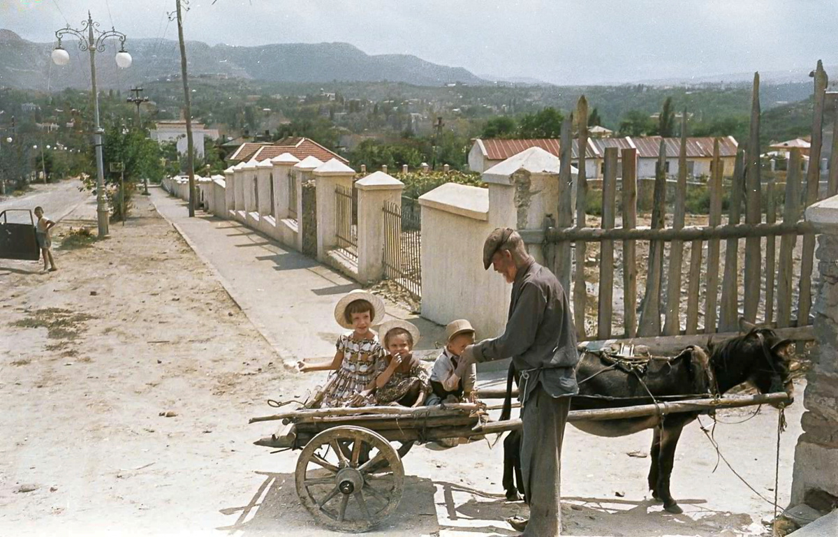 A selection of simple and stunning photographs from the USSR era. 20 colorized photographs, Part IX - My, Old photo, Historical photo, the USSR, Made in USSR, Childhood in the USSR, Colorization, 70th, 60th, 80-е, Longpost