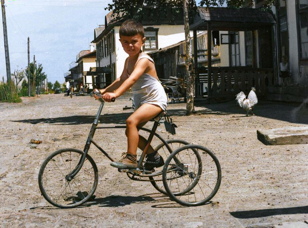 A selection of simple and stunning photographs from the USSR era. 20 colorized photographs, Part IX - My, Old photo, Historical photo, the USSR, Made in USSR, Childhood in the USSR, Colorization, 70th, 60th, 80-е, Longpost