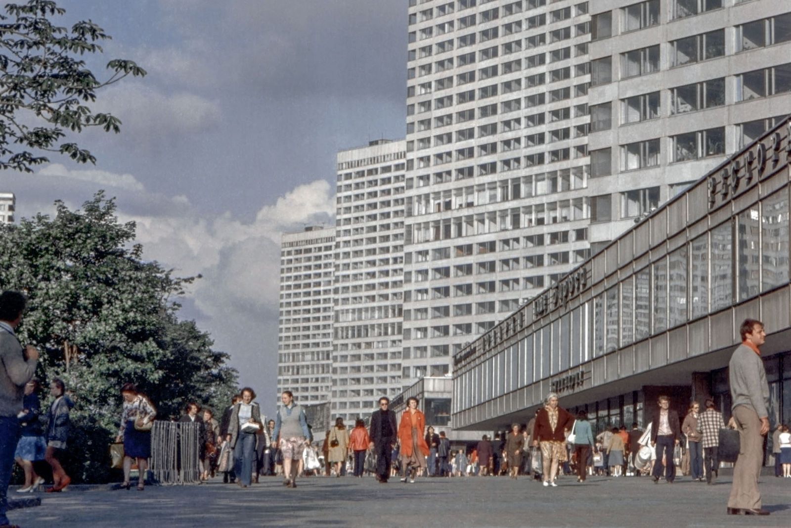 Moscow of the 90s and Moscow of 2024. What has changed? - It Was-It Was, Beautification, Town, 90th, Moscow, Old photo, Longpost