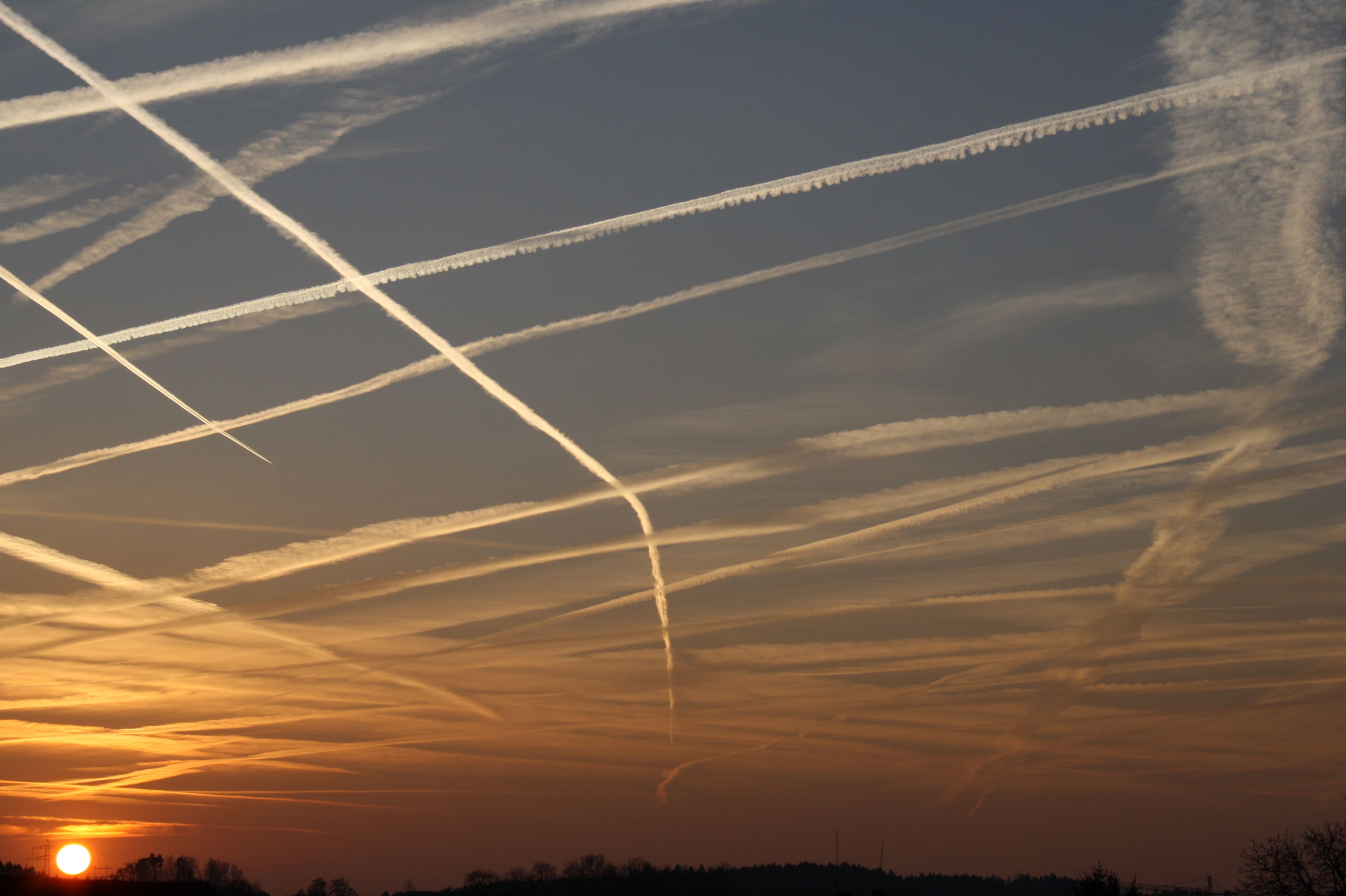 What are those white stripes that airplanes leave in the sky, and why do they form? - My, The science, Nauchpop, Informative, Physics, Aviation, Longpost, Condensation trail