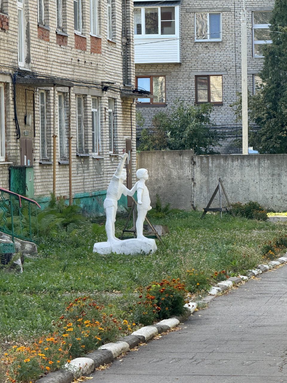 A memorial plaque appeared on the house where SHAMAN lived in Novomoskovsk - Shaman (Yaroslav Dronov), Good news, Longpost