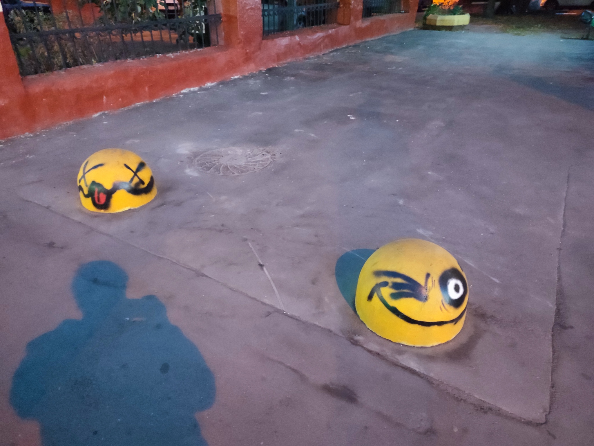 The emoticons have arrived - My, Russia, Art, The street, Town, Moscow, Graffiti, Drawing, Smile, Smile, Evening, Street art, Good mood, Positive, Humor, Laughter (reaction), Longpost