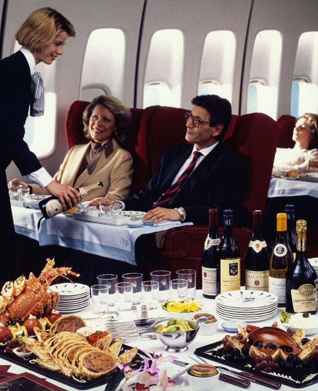 — A glass of wine? White, red? Which country's wine do you prefer at this time of day? - France, Airplane, Wine, Telegram (link)